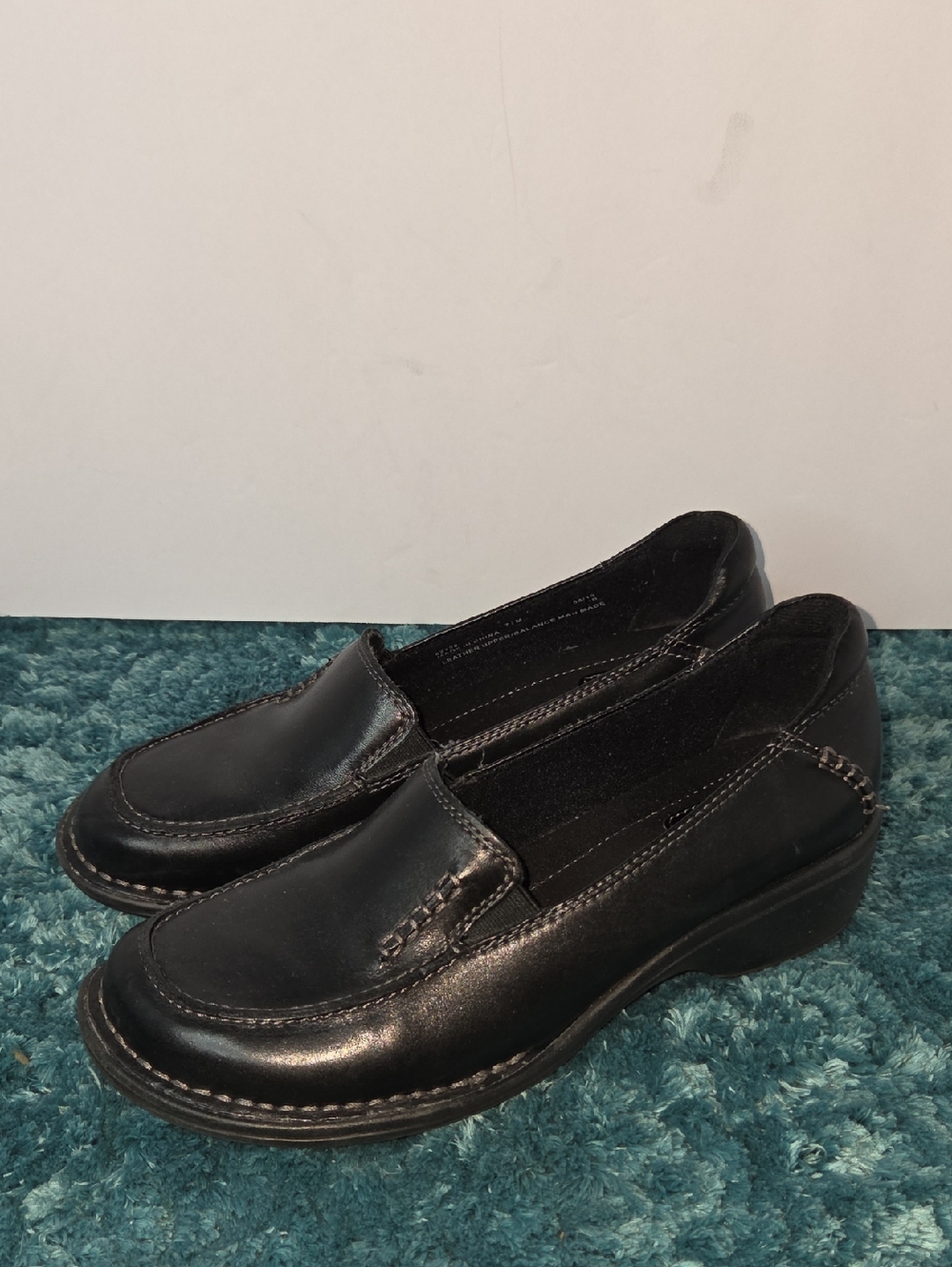 Clarks Artisan Classic Black Leather Women's Slip-On Loafers Size 7.5M